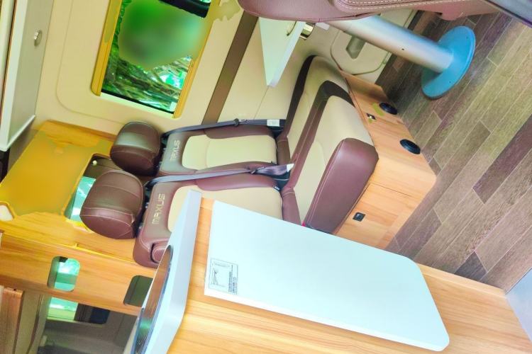Used SAIC MAXUS V100 RV 2022 2.0T Traveler V100 Mountain Retreat Edition with Longitudinal Bed Left Rear Seat