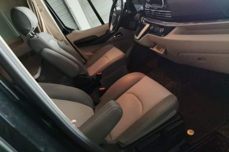 Used SAIC MAXUS V100 RV 2022 2.0T Traveler V100 Mountain Retreat Edition with Longitudinal Bed Right Front Seat