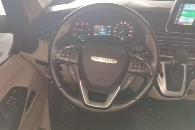 Used SAIC MAXUS V100 RV 2022 2.0T Traveler V100 Mountain Retreat Edition with Longitudinal Bed Steering Wheel