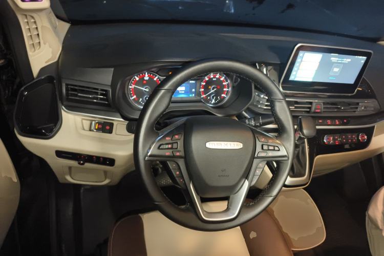 Used SAIC MAXUS V100 RV 2022 2.0T Traveler V100 Mountain Retreat Edition with Longitudinal Bed Steering Wheel