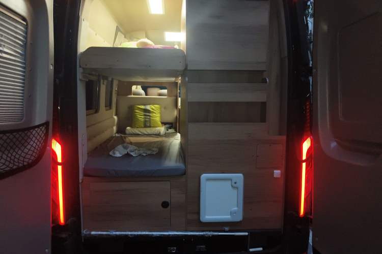 Used SAIC MAXUS V100 RV 2022 2.0T Traveler V100 Mountain Retreat Edition with Longitudinal Bed Trunk