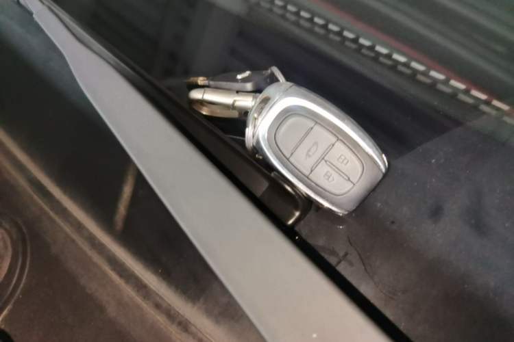 Used SAIC MAXUS V100 RV 2022 2.0T Traveler V100 Mountain Retreat Edition with Longitudinal Bed Vehicle Key