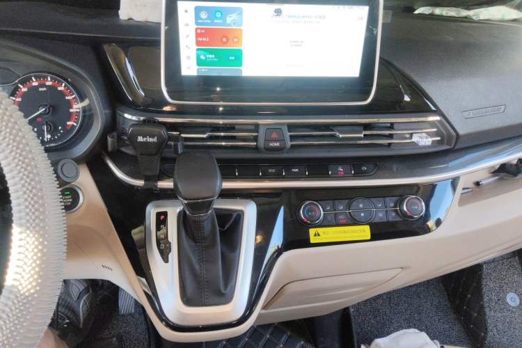 Used SAIC MAXUS V100 RV 2022 2.0T LifeStyle V100 Shuǐlú Edition Long Bed Audio And AC Panel