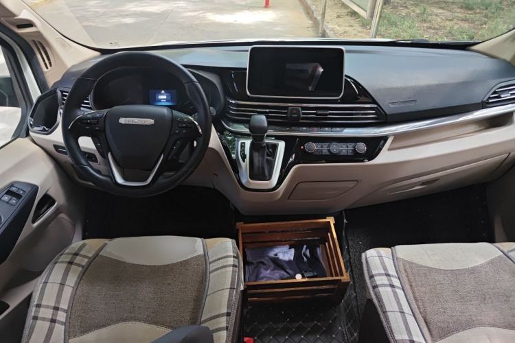 Used SAIC MAXUS V100 RV 2022 2.0T Traveler V100 Mountain Retreat Edition with Horizontal Bed Center Console