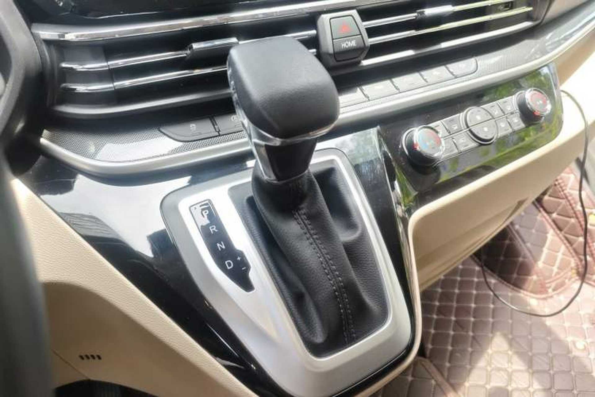 Used SAIC MAXUS V100 RV 2022 2.0T Traveler V100 Mountain Retreat Edition with Horizontal Bed Gear Lever