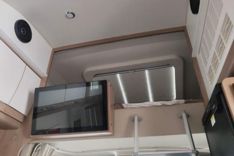 Used SAIC MAXUS V100 RV 2022 2.0T LifeStyle V100 Shuǐlú Edition Long Bed Headliner