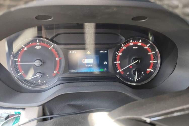 Used SAIC MAXUS V100 RV 2022 2.0T LifeStyle V100 Shuǐlú Edition Long Bed Instrument Cluster