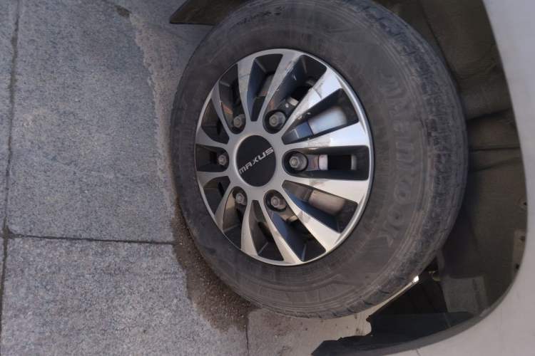 Used SAIC MAXUS V100 RV 2022 2.0T LifeStyle V100 Shuǐlú Edition Long Bed Right Front Wheel Hub