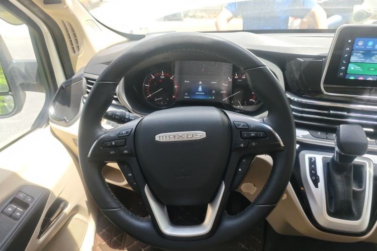Used SAIC MAXUS V100 RV 2022 2.0T Traveler V100 Mountain Retreat Edition with Horizontal Bed Steering Wheel