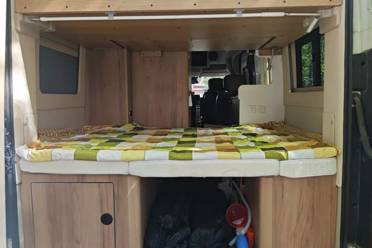 Used SAIC MAXUS V100 RV 2022 2.0T Traveler V100 Mountain Retreat Edition with Horizontal Bed Trunk