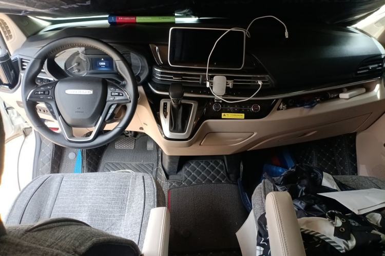 Used SAIC MAXUS V100 RV 2023 2.0T Life Home V100 Dual-Expansion Mountain Retreat Edition Center Console
