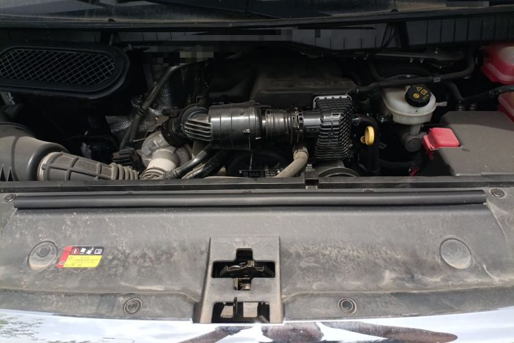 Used SAIC MAXUS V100 RV 2023 2.0T Life Home V100 Dual-Expansion Mountain Retreat Edition Engine Bay