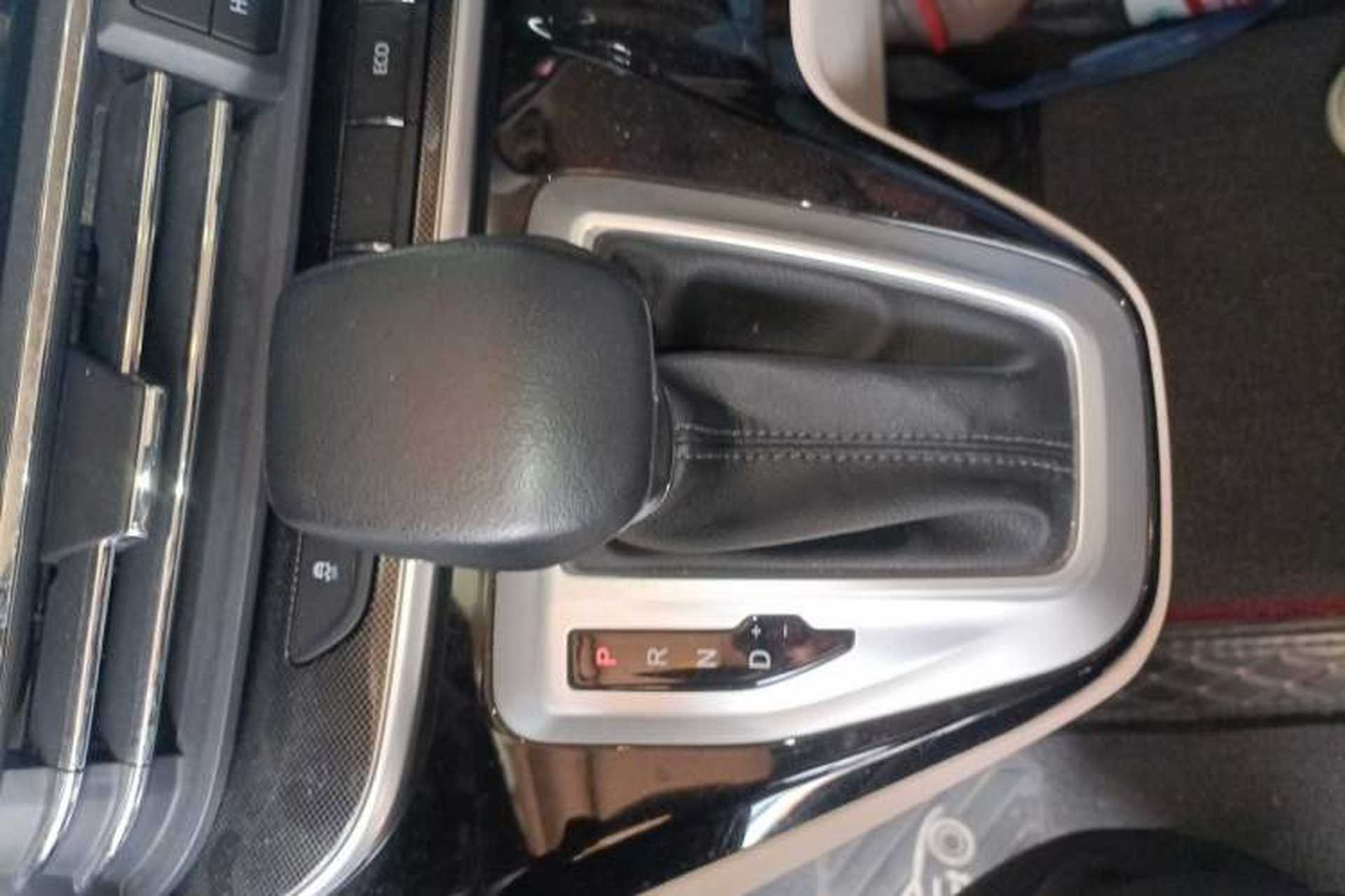 Used SAIC MAXUS V100 RV 2023 2.0T Life Home V100 Dual-Expansion Mountain Retreat Edition Gear Lever