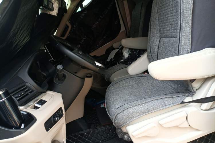 Used SAIC MAXUS V100 RV 2023 2.0T Life Home V100 Dual-Expansion Mountain Retreat Edition Left Front Seat