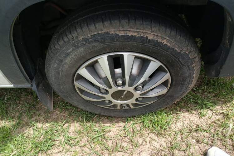 Used SAIC MAXUS V100 RV 2023 2.0T Life Home V100 Dual-Expansion Mountain Retreat Edition Right Front Wheel Hub
