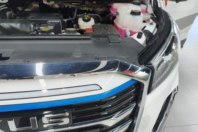 Used SAIC MAXUS V100 RV  Engine Bay Left