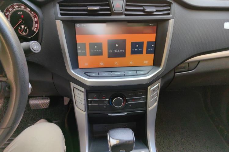 Used SAIC MAXUS T60 2017 2.8T Diesel Automatic 4x4 High-Ride Elite Long-Body China V Standard Audio And AC Panel