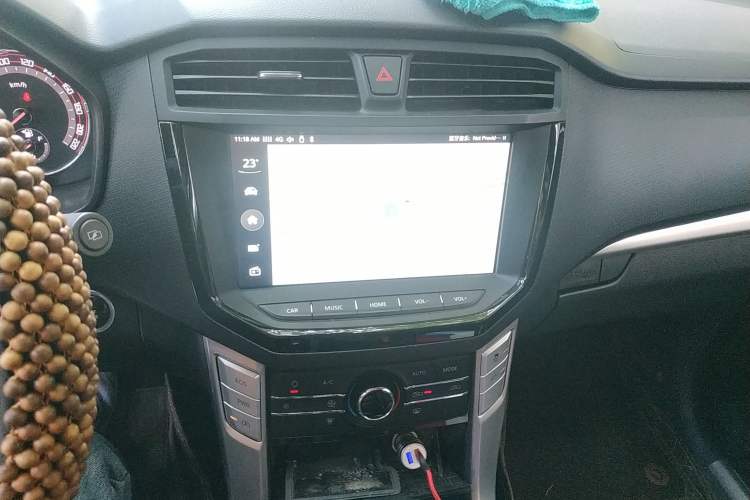 Used SAIC MAXUS T60 2017 2.0T Gasoline Automatic 4x4 High-Profile Luxury Standard Cab Audio And AC Panel