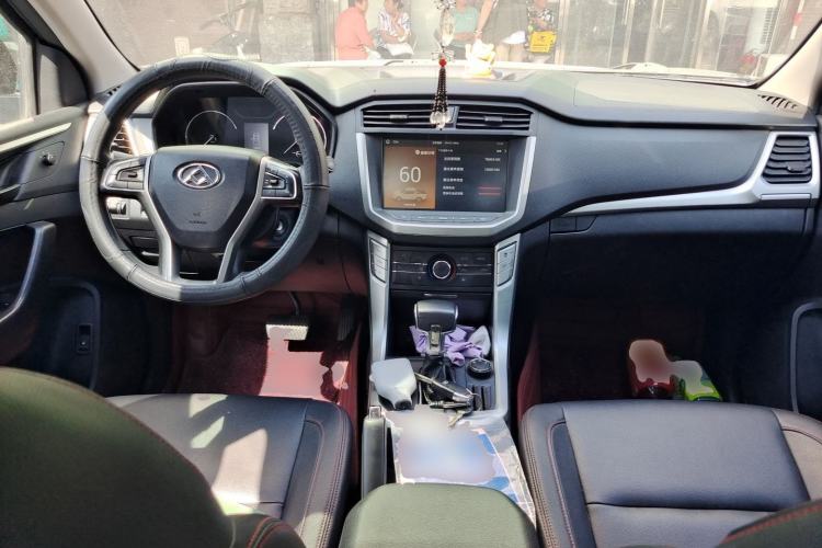 Used SAIC MAXUS T60 2017 2.0T Gasoline Automatic 4x4 High-Ride Elite Standard Cabin Center Console