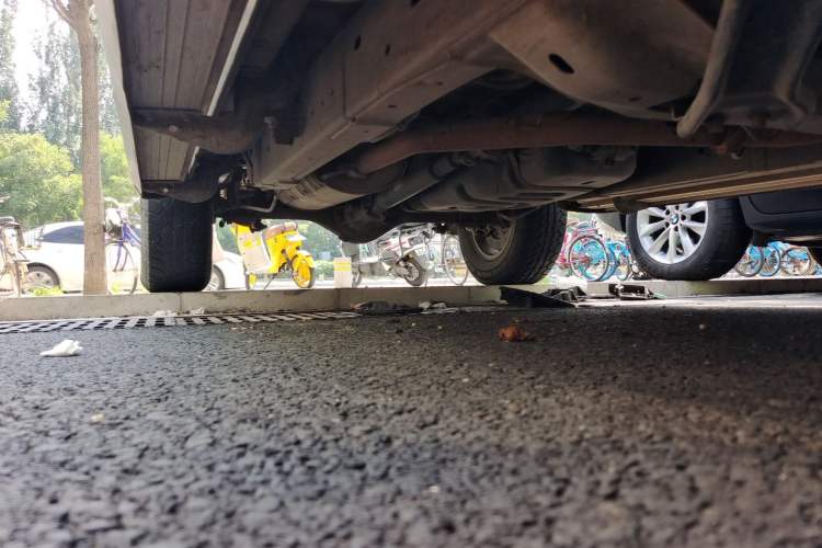 Used SAIC MAXUS T60 2017 2.0T Gasoline Automatic 4x4 High-Ride Elite Standard Cabin Chassis Front Right