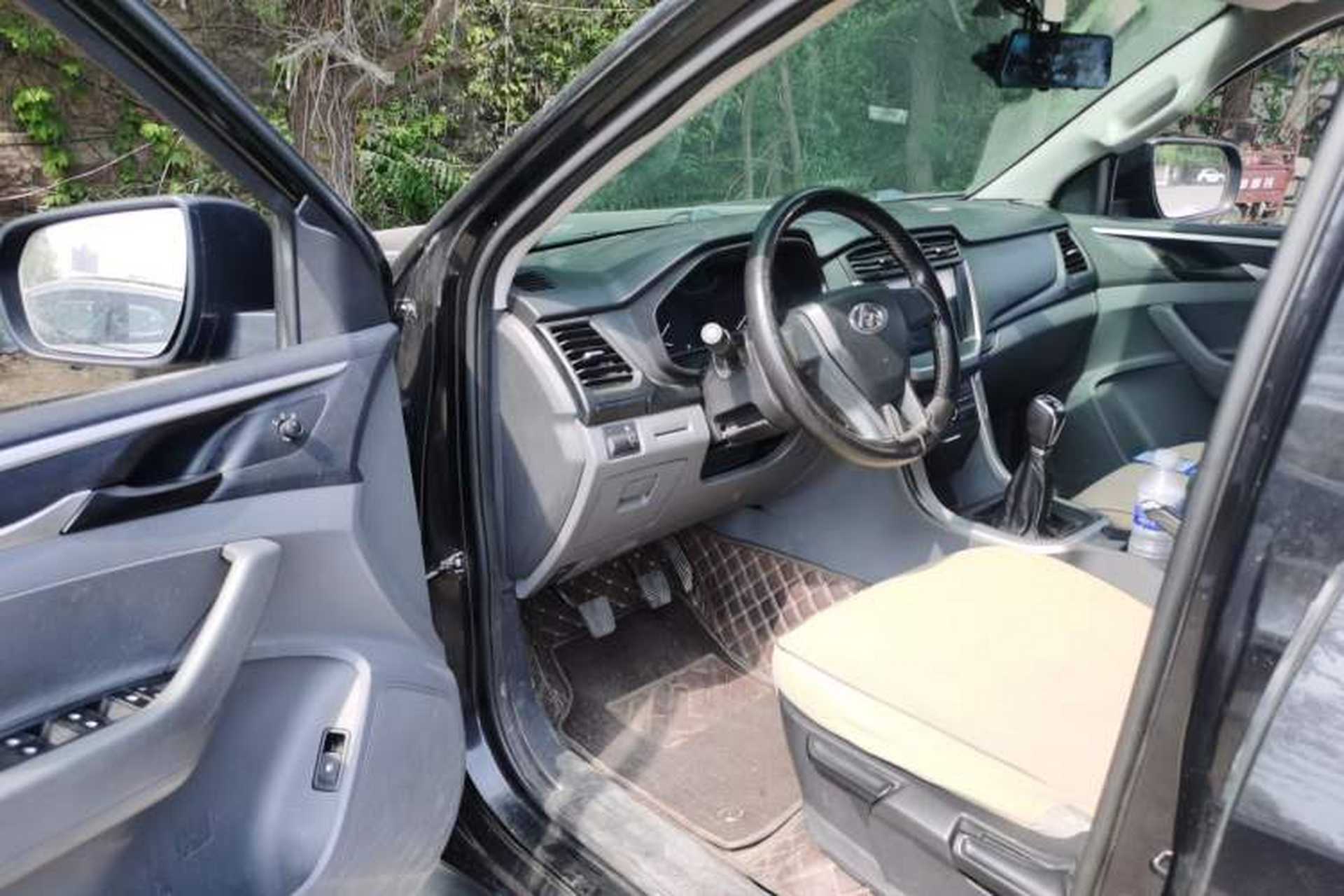 Used SAIC MAXUS T60 2017 2.8T Diesel Manual Two-Wheel Drive High-Ride Comfort Class Standard Cabin China V Emission Standard Driver Seat