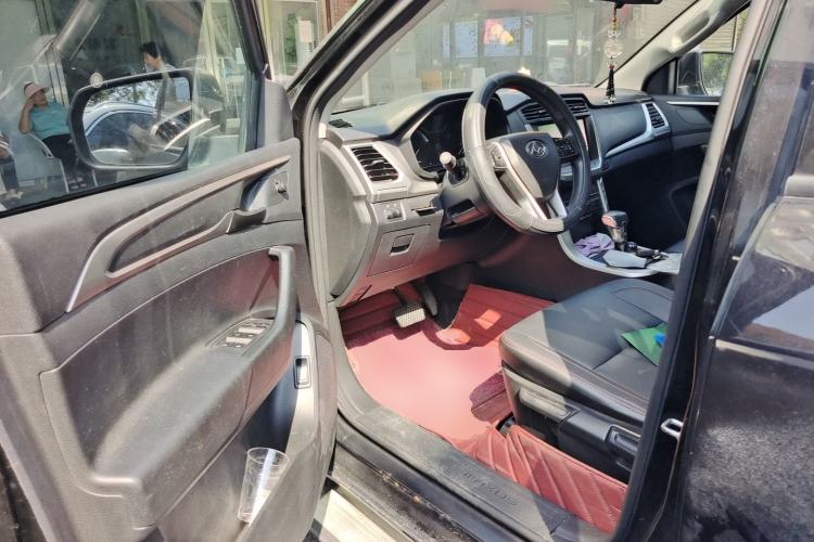 Used SAIC MAXUS T60 2017 2.0T Gasoline Automatic 4x4 High-Ride Elite Standard Cabin Driver Seat
