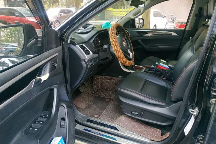 Used SAIC MAXUS T60 2017 2.0T Gasoline Automatic 4x4 High-Profile Luxury Standard Cab Driver Seat