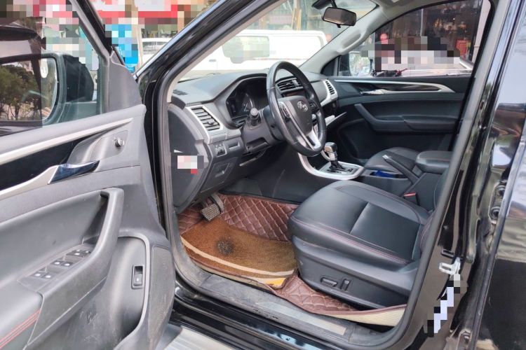 Used SAIC MAXUS T60 2017 2.0T Gasoline Automatic Two-Wheel Drive High-Ride Luxury Standard Cab Driver Seat