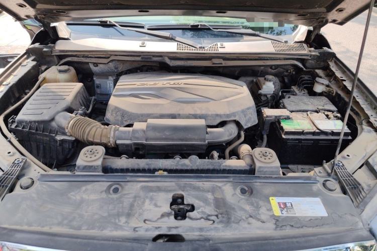 Used SAIC MAXUS T60 2017 2.0T Gasoline Automatic Two-Wheel Drive High-Ride Luxury Standard Cab Engine Bay