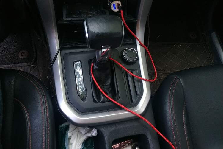 Used SAIC MAXUS T60 2017 2.0T Gasoline Automatic 4x4 High-Profile Luxury Standard Cab Gear Lever