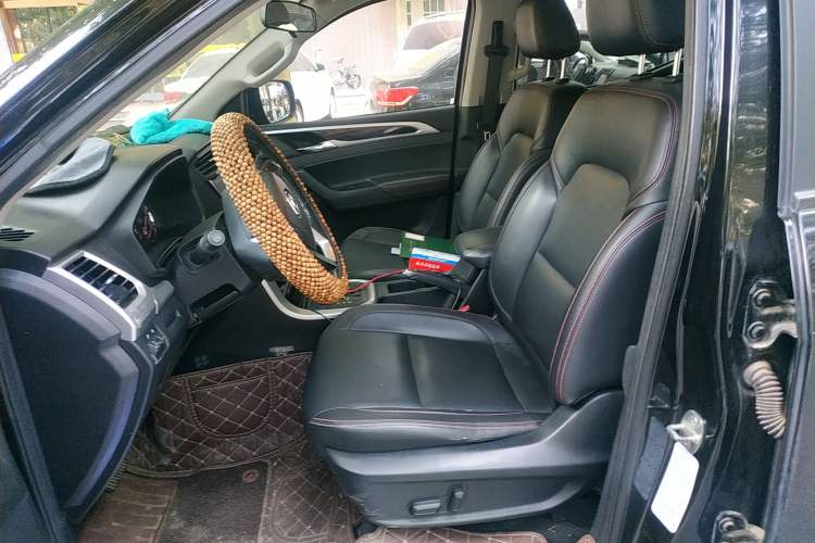 Used SAIC MAXUS T60 2017 2.0T Gasoline Automatic 4x4 High-Profile Luxury Standard Cab Left Front Seat