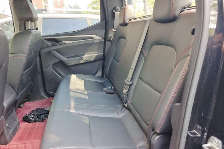 Used SAIC MAXUS T60 2017 2.0T Gasoline Automatic 4x4 High-Ride Elite Standard Cabin Left Rear Seat