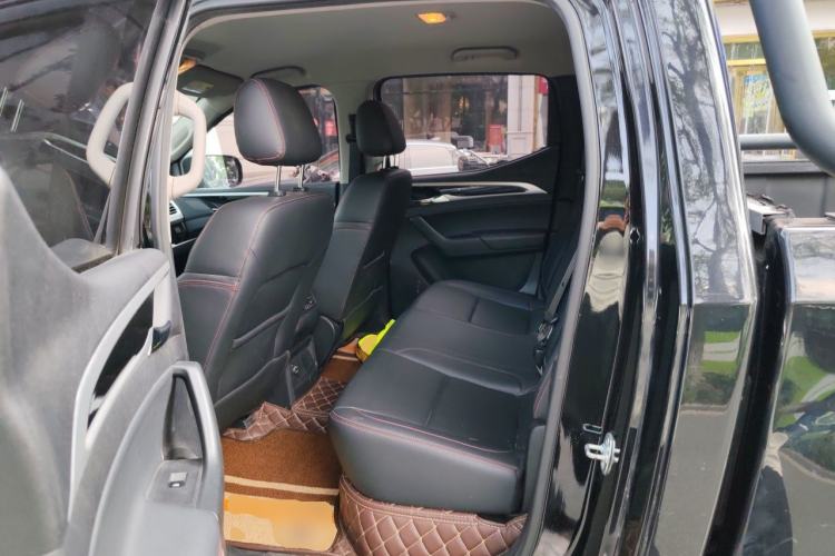Used SAIC MAXUS T60 2017 2.0T Gasoline Automatic Two-Wheel Drive High-Ride Luxury Standard Cab Left Rear Seat