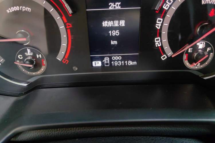 Used SAIC MAXUS T60 2017 2.8T Diesel Automatic 4x4 High-Ride Elite Long-Body China V Standard Odometer Close Up