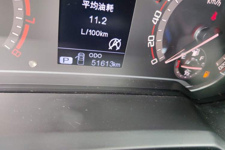 Used SAIC MAXUS T60 2017 2.0T Gasoline Automatic Two-Wheel Drive High-Ride Luxury Standard Cab Odometer Close Up