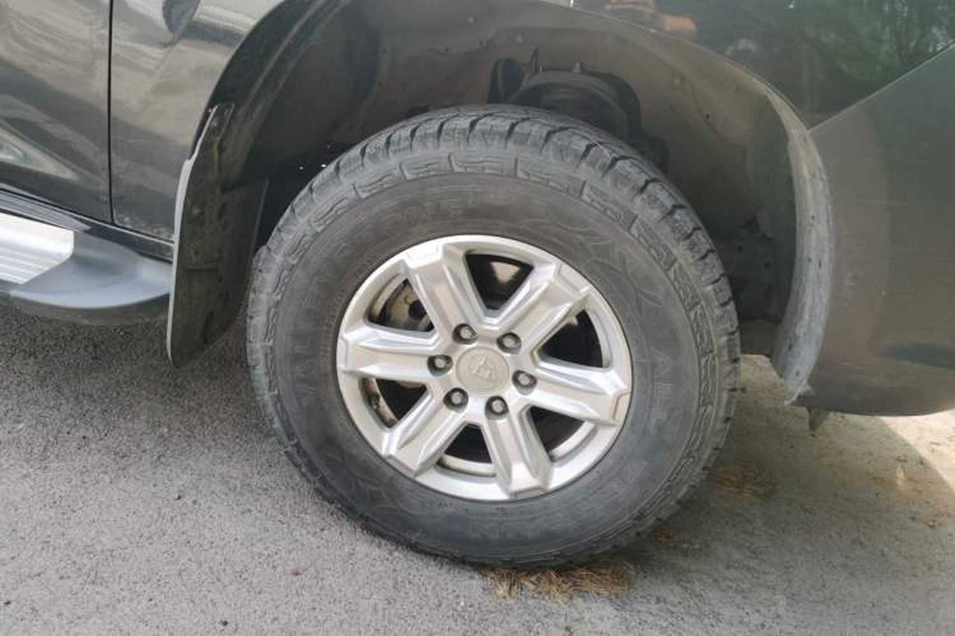 Used SAIC MAXUS T60 2017 2.8T Diesel Manual Two-Wheel Drive High-Ride Comfort Class Standard Cabin China V Emission Standard Right Front Wheel Hub