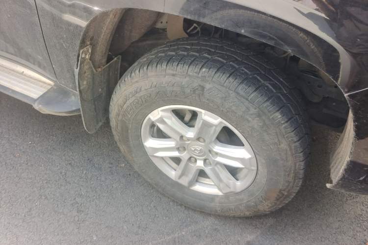 Used SAIC MAXUS T60 2017 2.0T Gasoline Automatic 4x4 High-Ride Elite Standard Cabin Right Front Wheel Hub