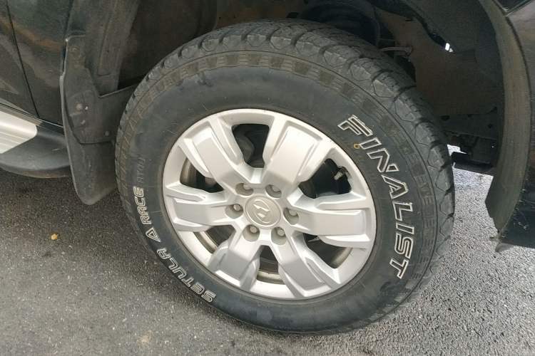 Used SAIC MAXUS T60 2017 2.0T Gasoline Automatic 4x4 High-Profile Luxury Standard Cab Right Front Wheel Hub
