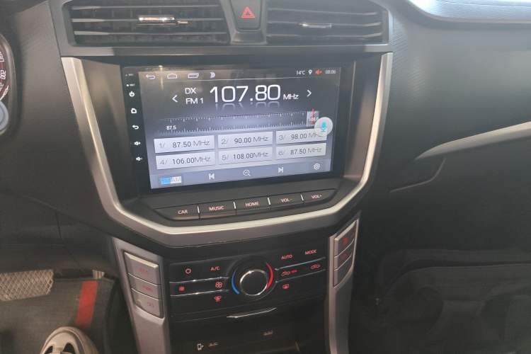 Used SAIC MAXUS T60 2017 2.0T Gasoline Automatic Two-Wheel Drive High-Ride Elite Standard Cabin Audio And AC Panel