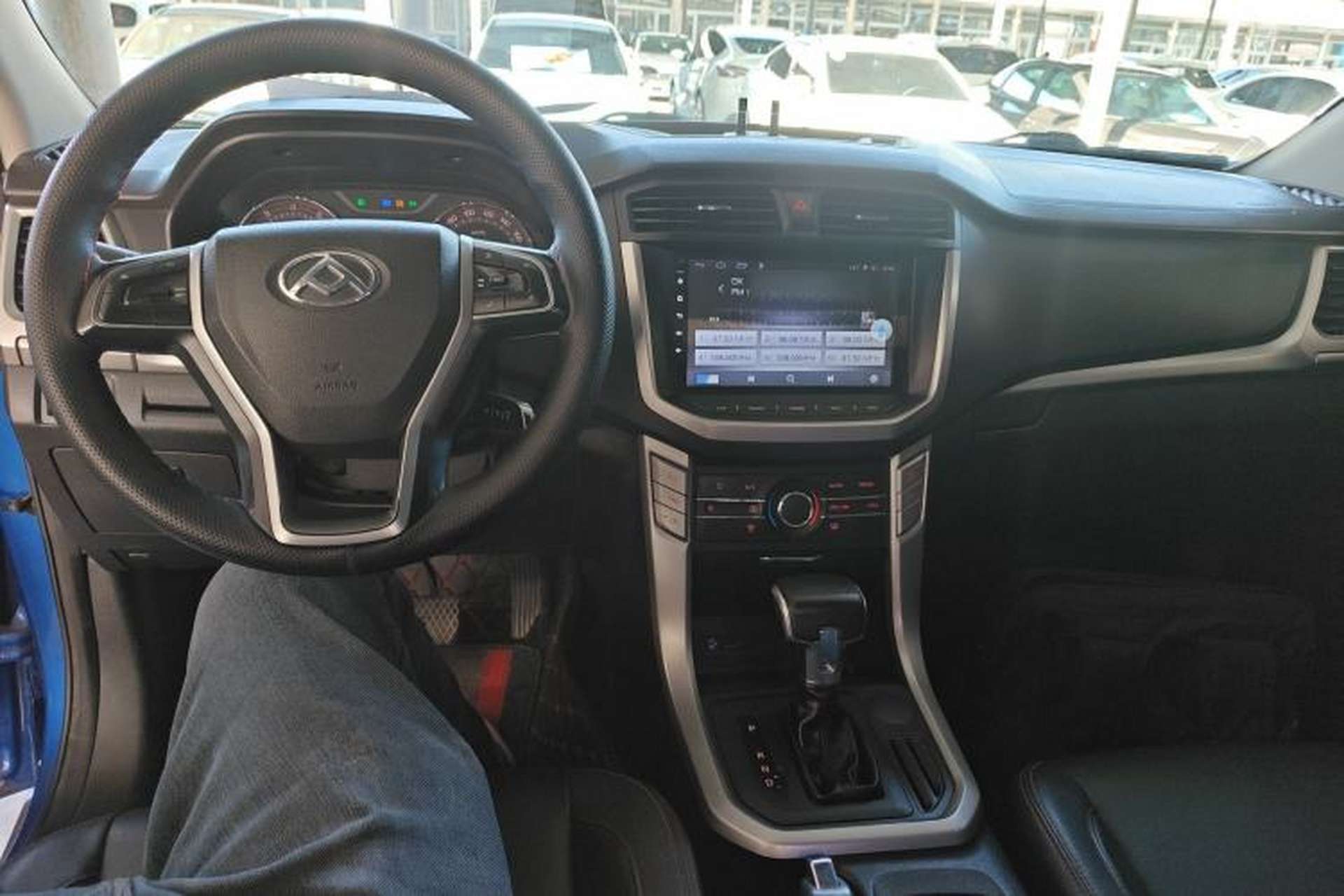 Used SAIC MAXUS T60 2017 2.0T Gasoline Automatic Two-Wheel Drive High-Ride Elite Standard Cabin Center Console