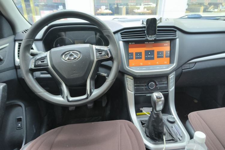 Used SAIC MAXUS T60 2017 2.8T Diesel Manual Two-Wheel Drive High-Ride Comfort Plus Long-Body Emission Standard V Center Console