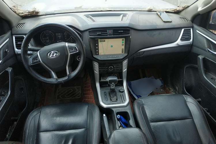 Used SAIC MAXUS T60 2017 2.8T Diesel Automatic 4x4 High-Ride Luxury Extended-Body Version China V Emission Standard Center Console