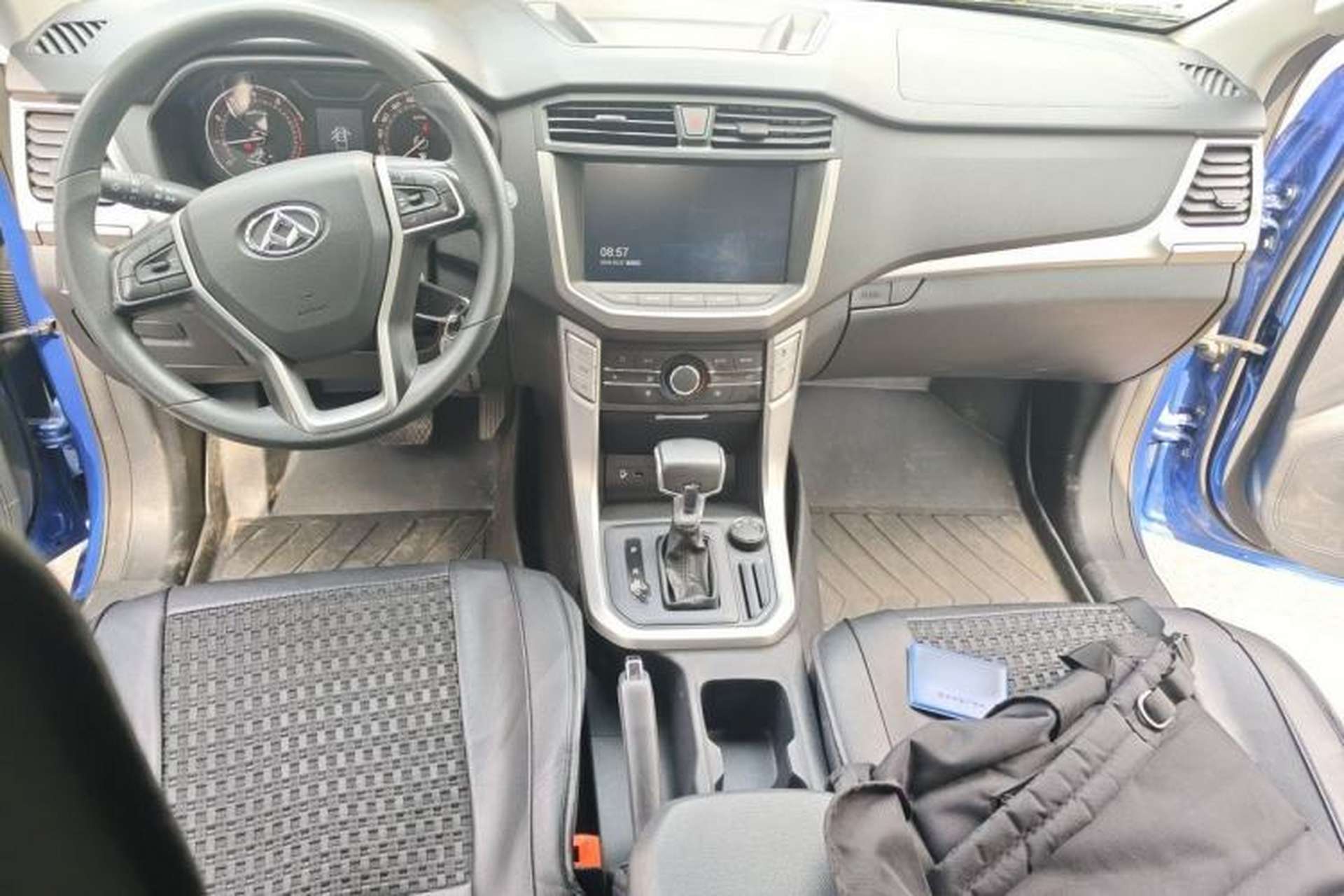 Used SAIC MAXUS T60 2017 2.0T Gasoline Automatic 4x4 High-Ride Elite Standard Cabin Center Console