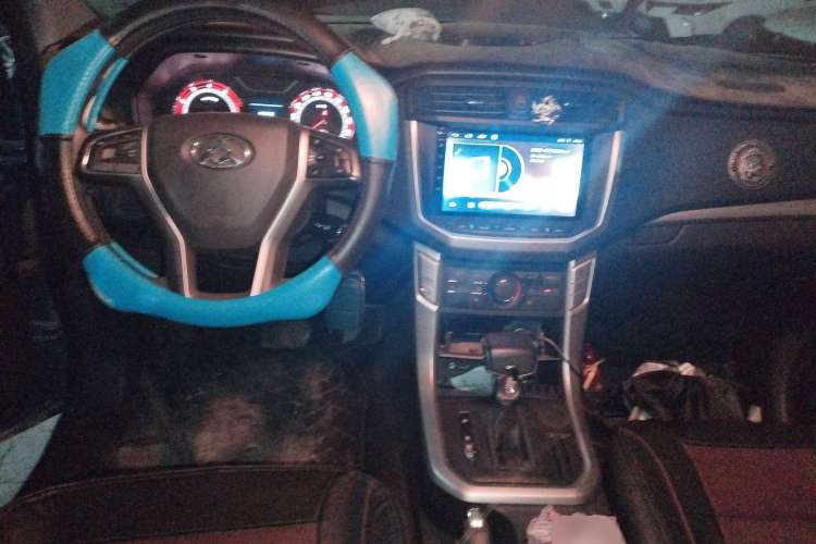 Used SAIC MAXUS T60 2017 2.0T Gasoline Automatic Two-Wheel Drive High-Ride Comfort-Grade Standard Cabin Center Console