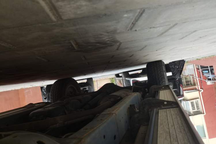 Used SAIC MAXUS T60 2017 2.0T Gasoline Automatic 4x4 High-Ride Elite Standard Cabin Chassis Front Right