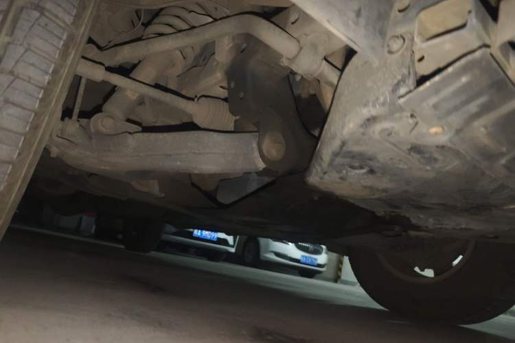 Used SAIC MAXUS T60 2017 2.8T Diesel Manual Two-Wheel Drive High-Ride Elite Long-Body Emission Standard V Chassis Front Right