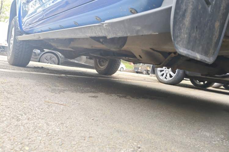 Used SAIC MAXUS T60 2017 2.0T Gasoline Automatic 4x4 High-Ride Elite Standard Cabin Chassis Front Right