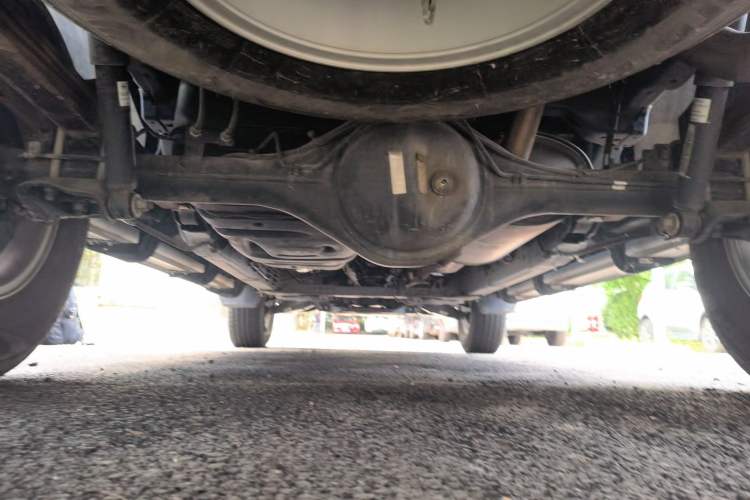 Used SAIC MAXUS T60 2017 2.4L Gasoline Manual Two-Wheel Drive High-Ride Elite Standard Van Chassis Rear