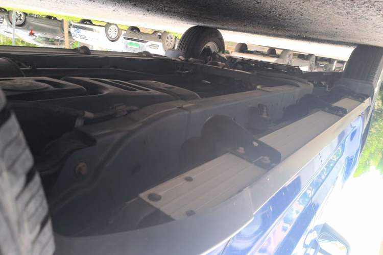 Used SAIC MAXUS T60 2017 2.4L Gasoline Manual Two-Wheel Drive High-Ride Elite Standard Van Chassis Rear Left