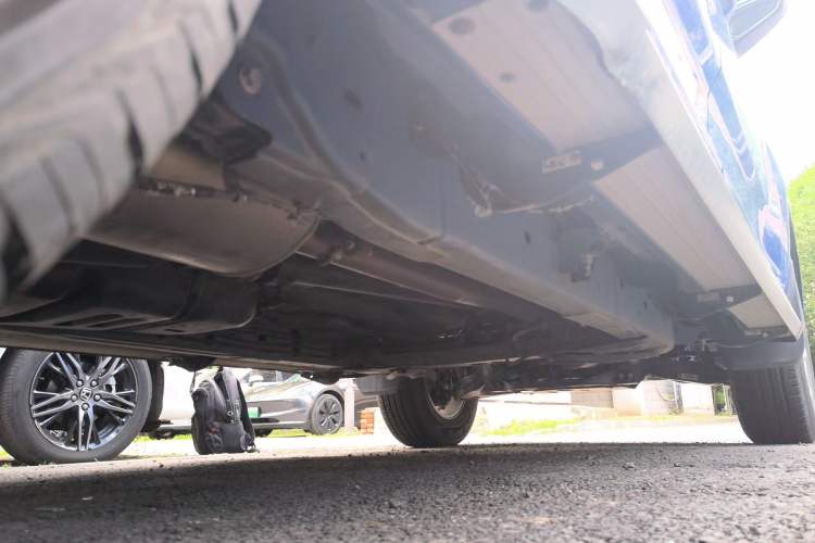 Used SAIC MAXUS T60 2017 2.4L Gasoline Manual Two-Wheel Drive High-Ride Elite Standard Van Chassis Rear Right